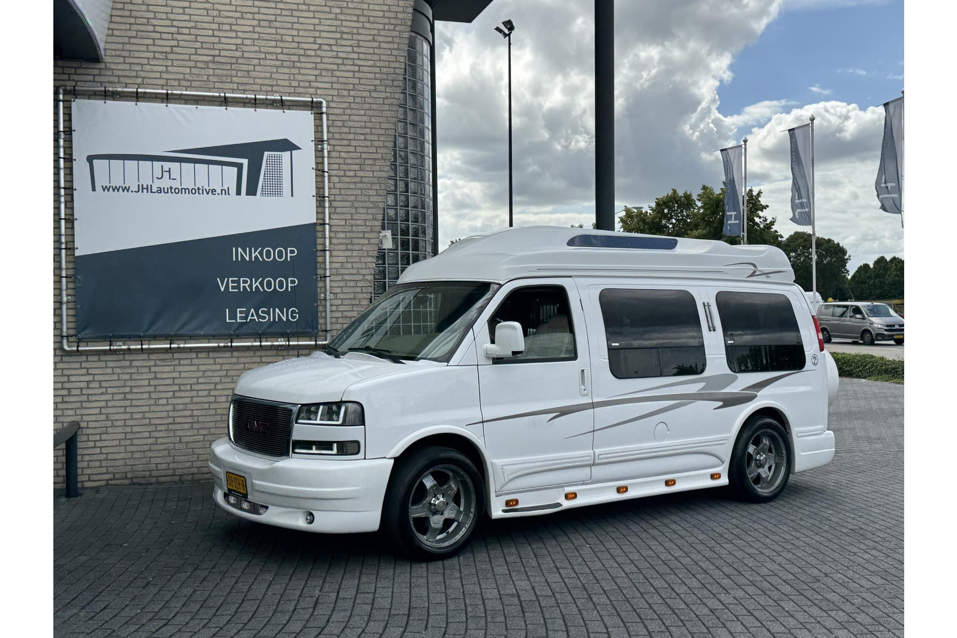 GMC Savana V8*CAMPER*VAN*7-PERS*3300KG TR*MASSAGE*ORIG.NL*LPG